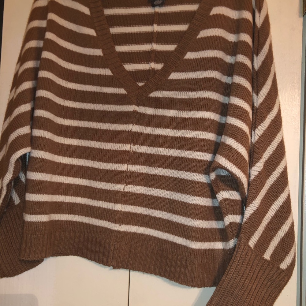 Brown Stripped Sweater 🤎